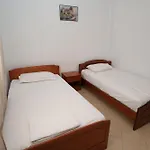 Petrit 2 ساراندا