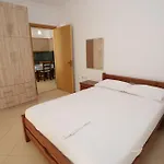 Petrit 2 ساراندا