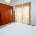 Apartman Petrit 2 *