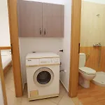 Apartman Petrit 2 *