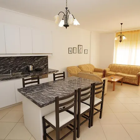 Petrit 2 Apartament *