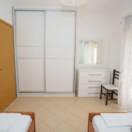 Petrit 2 * Sarandë