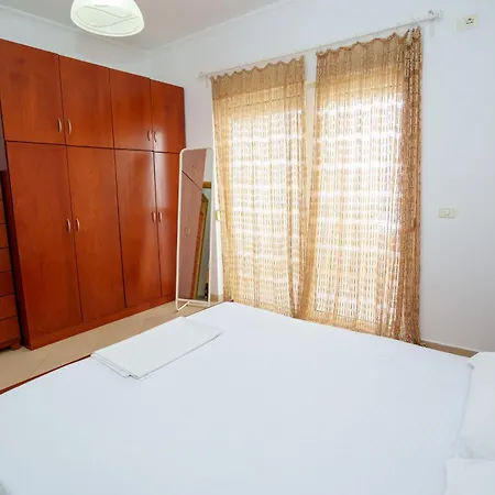 Apartment Petrit 2 *