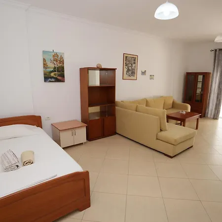 Petrit 2 * Sarandë